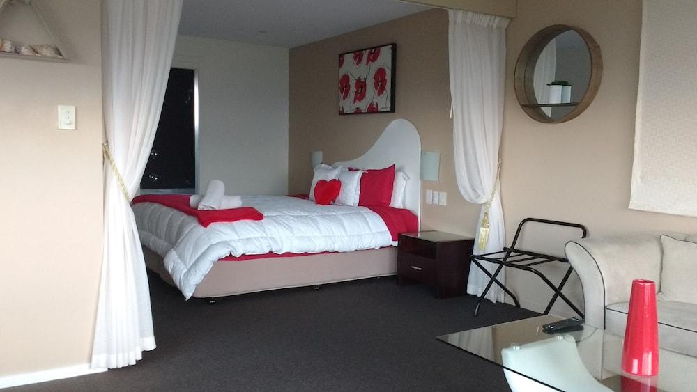 Diamond Island Resort, Restaurant & Bar And Penguin Show Resort
